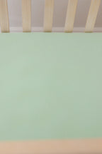 (SOLID, ribbed) Lion Around - Crib Sheet